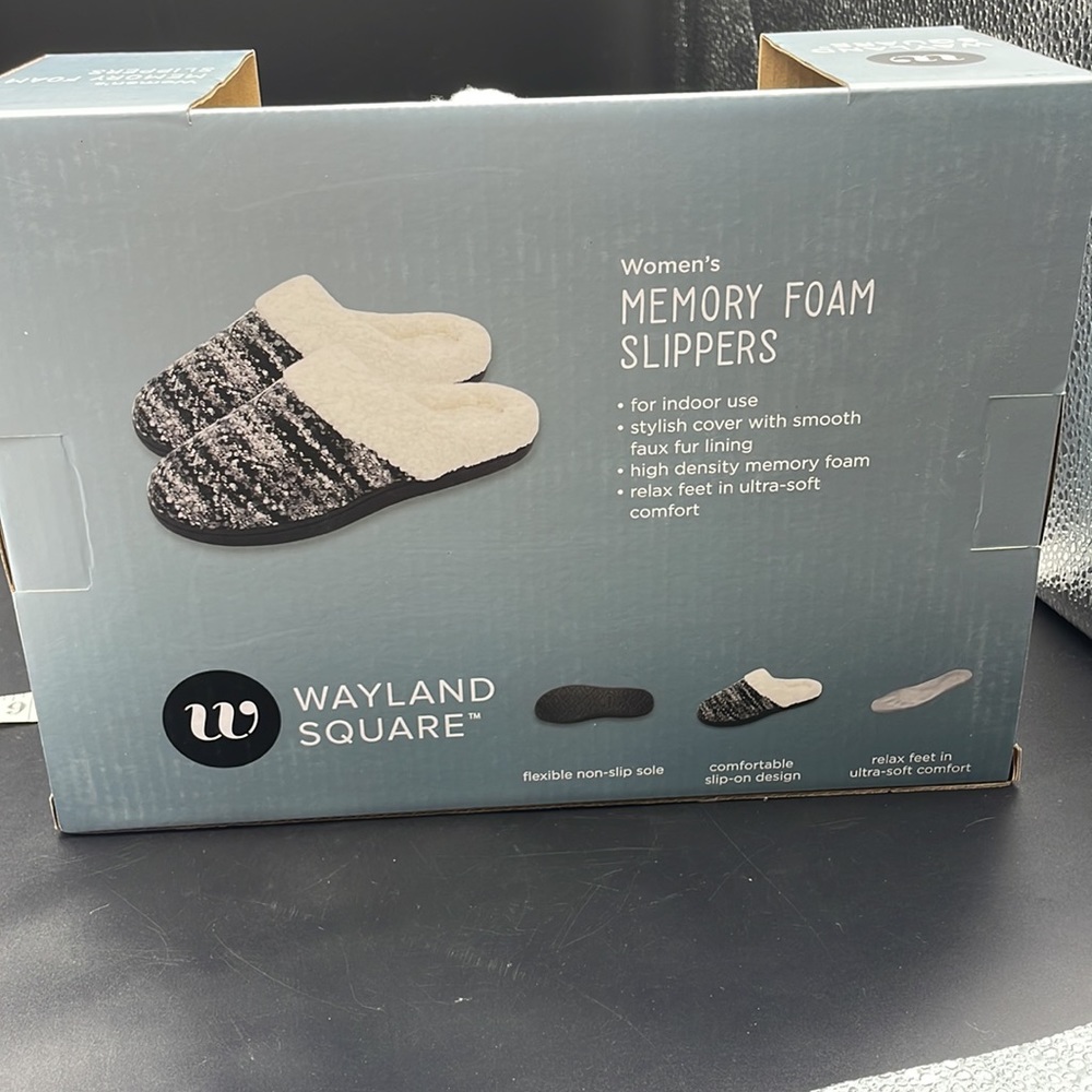 Women's Wayland Square  Memory Foam Slippers  No Slip Technology - Picture 4 of 5